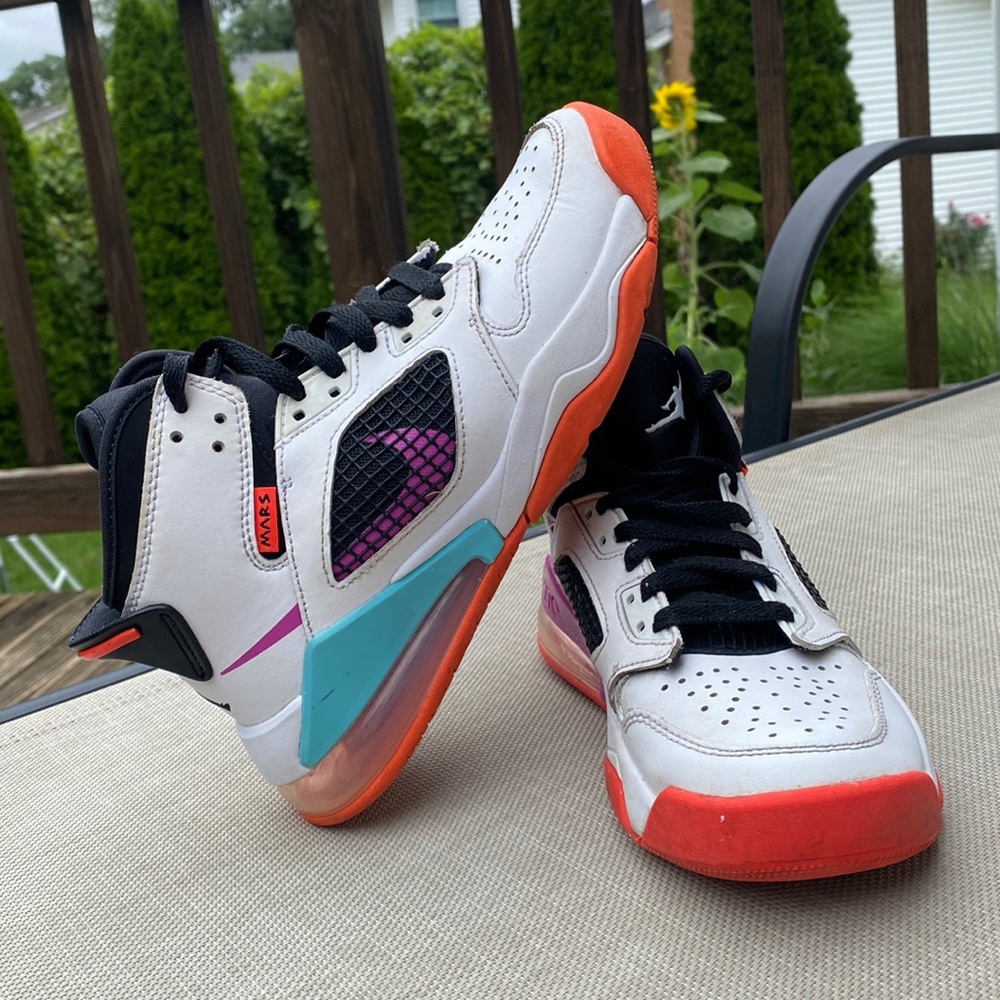 Boys Nike Jordan Mars 270 High Tops